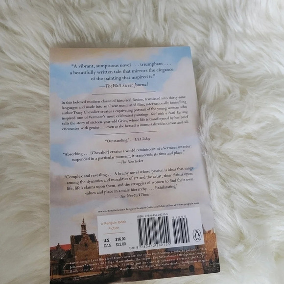 Girl with  a Pearl Earring Paperback - Picture 3 of 3